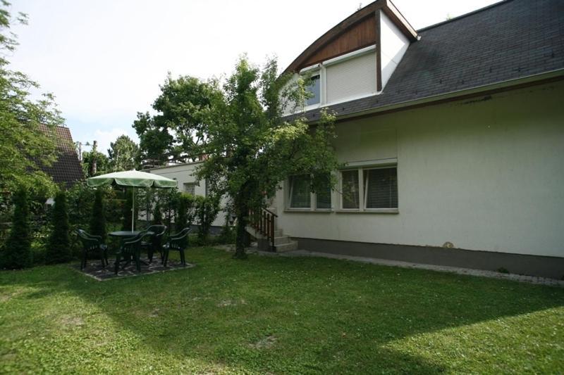 Siraly Apartman Balatonfůzfő Exteriér fotografie